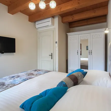 Holiday home Maria Tereza, Exquisite Villa, Massage Pool In A Gorgeous Garden