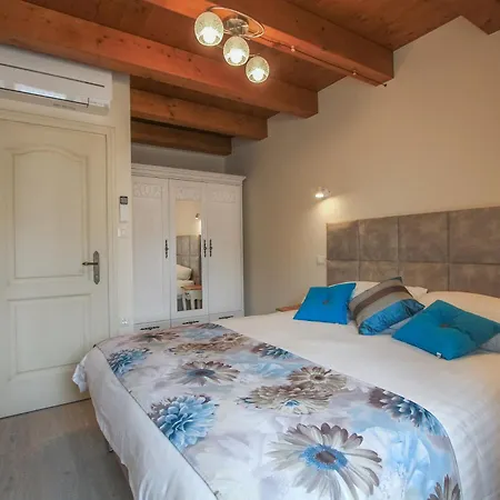Holiday home Maria Tereza, Exquisite Villa, Massage Pool In A Gorgeous Garden