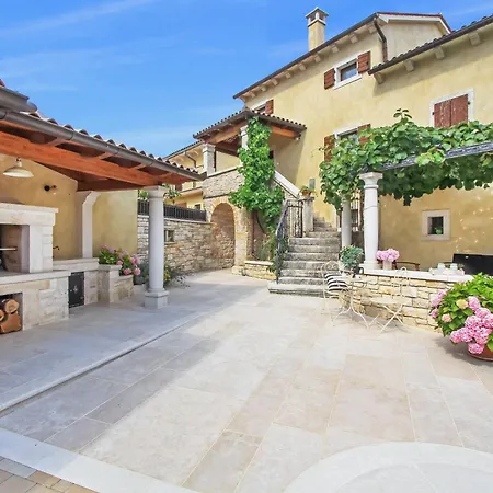 Holiday home Maria Tereza, Exquisite Villa, Massage Pool In A Gorgeous Garden *