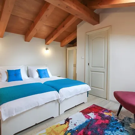 Holiday home Maria Tereza, Exquisite Villa, Massage Pool In A Gorgeous Garden