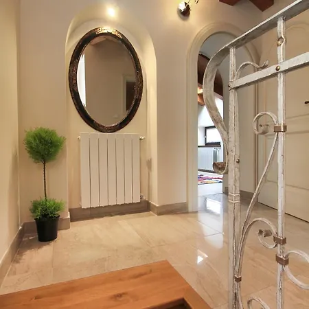 Holiday home Maria Tereza, Exquisite Villa, Massage Pool In A Gorgeous Garden Tomisici