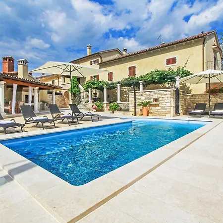 Holiday home Maria Tereza, Exquisite Villa, Massage Pool In A Gorgeous Garden Tomisici