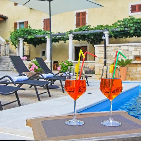 Holiday home Maria Tereza, Exquisite Villa, Massage Pool In A Gorgeous Garden *