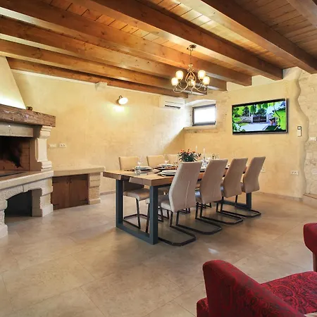 Vikendica Maria Tereza, Exquisite Villa, Massage Pool In A Gorgeous Garden *